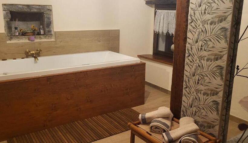 Hotel Il Tempio Nel Bosco The Rustic Rooms & Wine