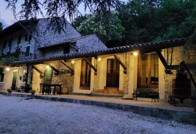 ホテル Il Tempio Nel Bosco The Rustic Rooms & Wine