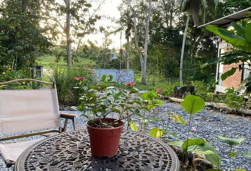 Hotelli Kebun Lisdtari Farmstay