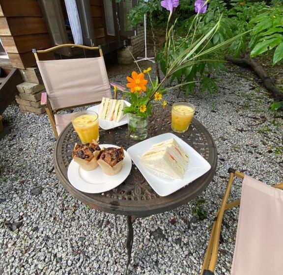 Hotel Kebun Lisdtari Farmstay