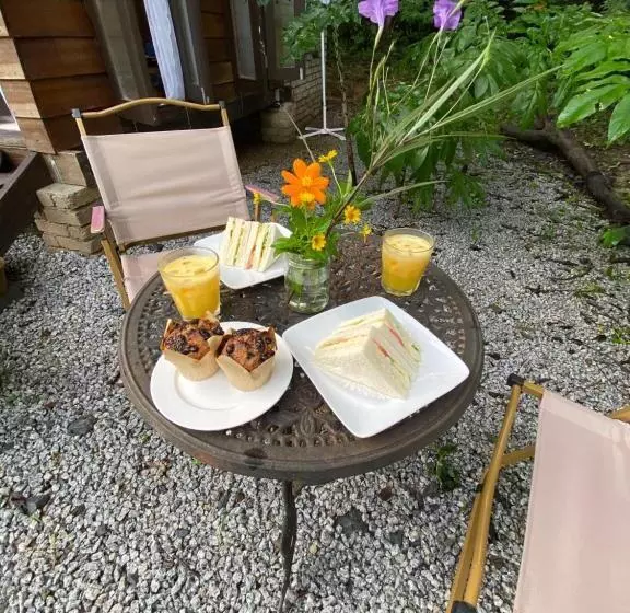 Hotelli Kebun Lisdtari Farmstay