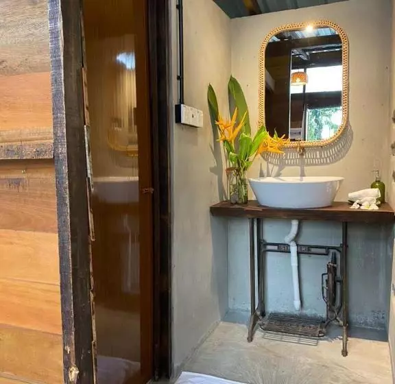 Hotelli Kebun Lisdtari Farmstay