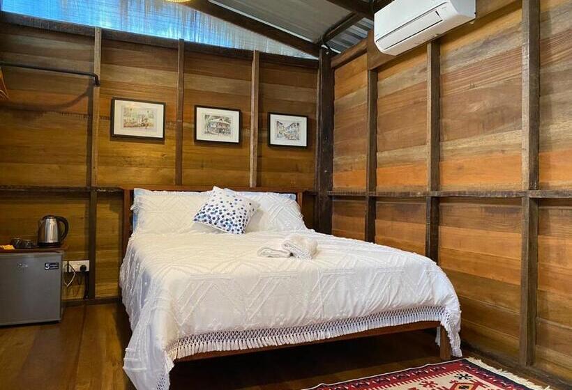 Hotel Kebun Lisdtari Farmstay