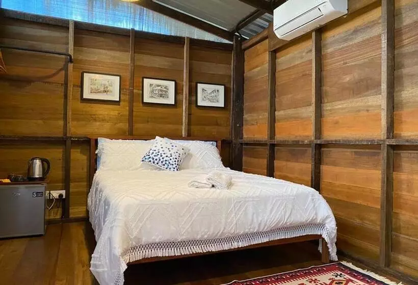 Hotelli Kebun Lisdtari Farmstay