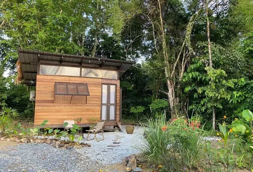 Hotelli Kebun Lisdtari Farmstay