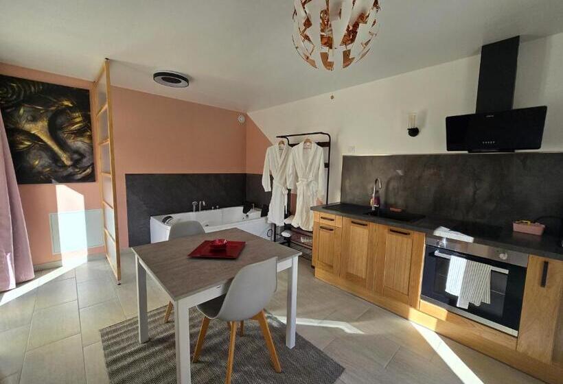 Отель Maison Privative Suite Love Evasion