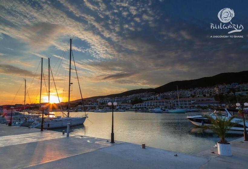 Marina Apartments St. Vlas