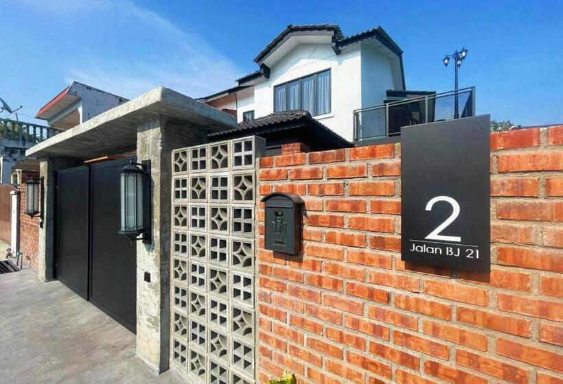 پانسیون Brick Garden