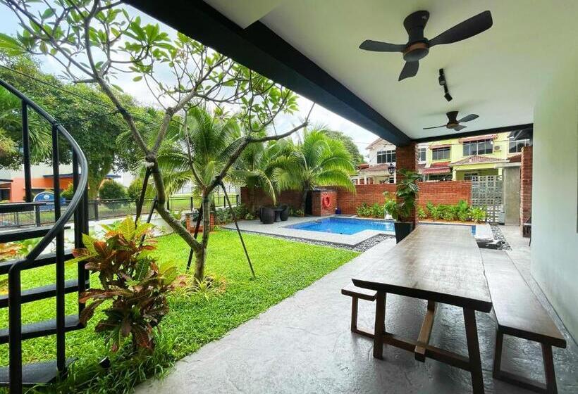 پانسیون Brick Garden