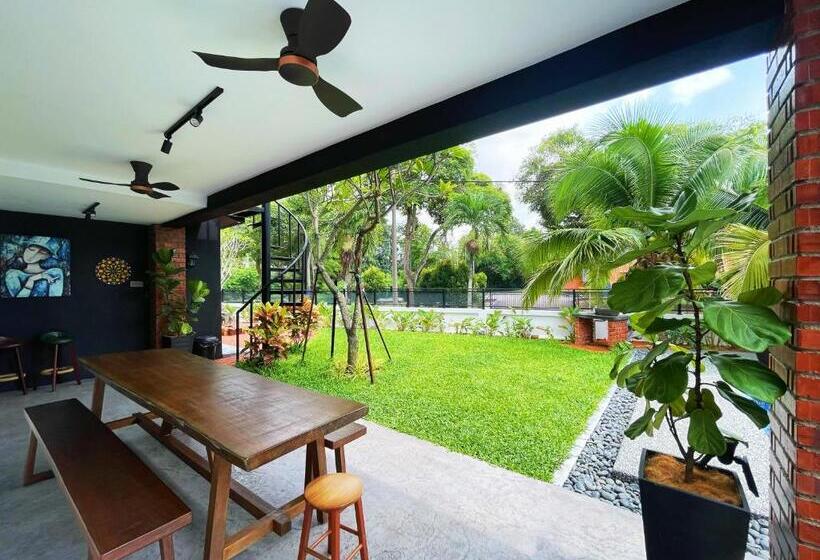 پانسیون Brick Garden