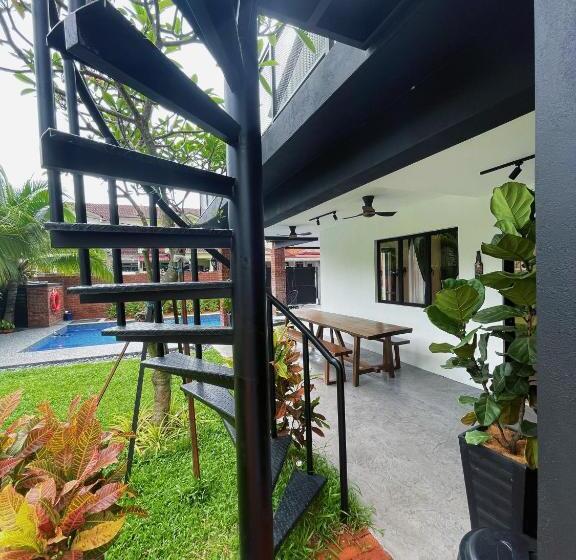 پانسیون Brick Garden