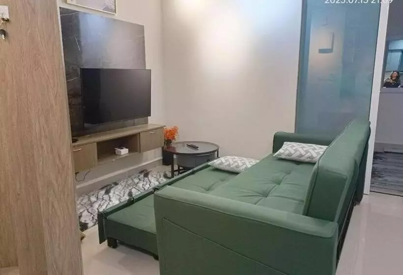 Qilala Dualview By The Shore