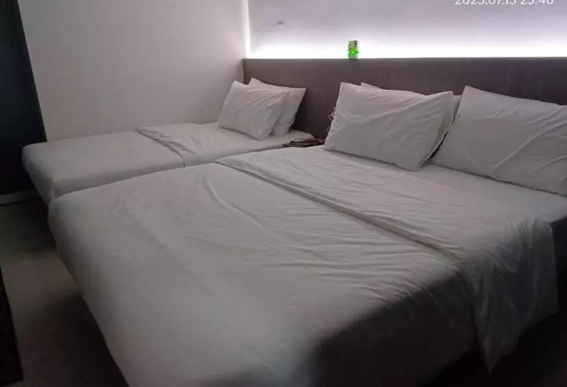 Qilala Dualview By The Shore