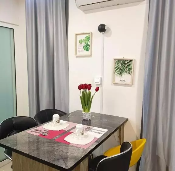 Qilala Dualview By The Shore