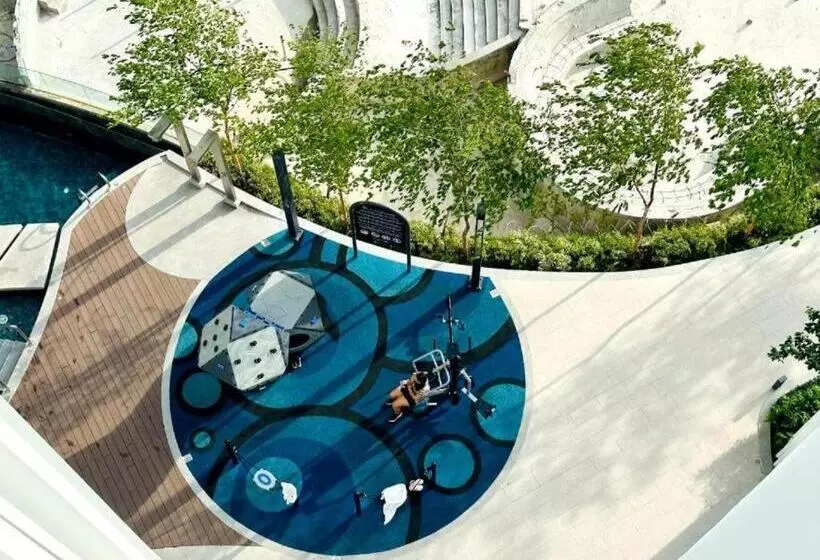 Qilala Dualview By The Shore