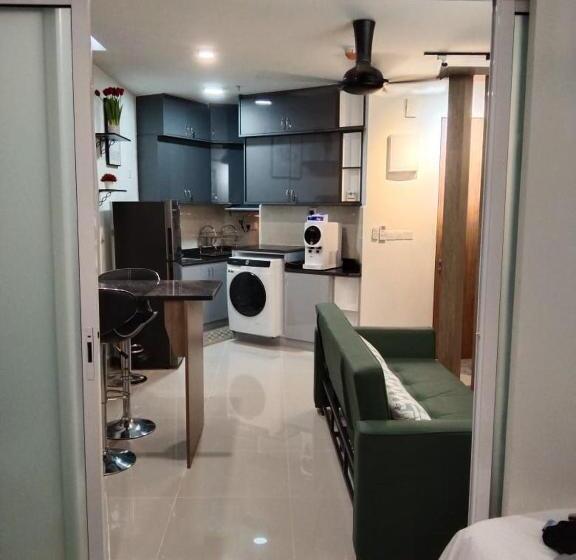 Qilala Dualview By The Shore