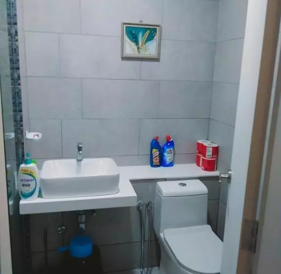 Qilala Dualview By The Shore