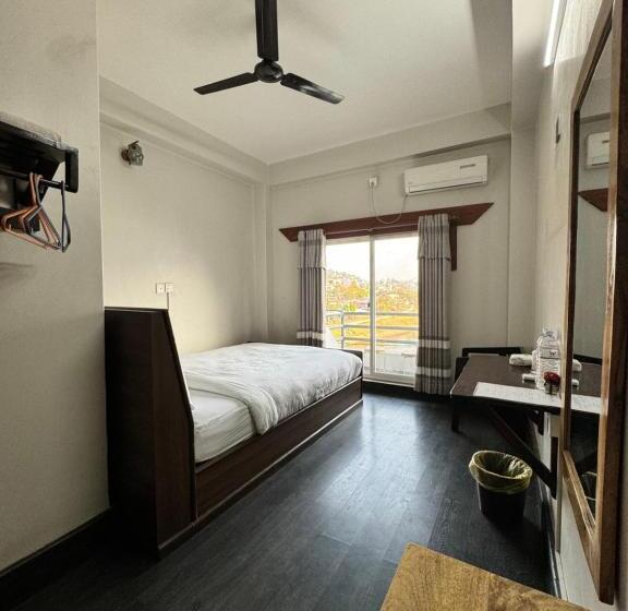 هاستل Night Trails