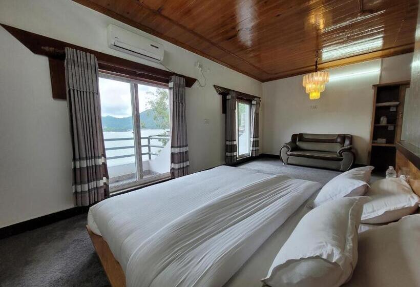 هاستل Night Trails