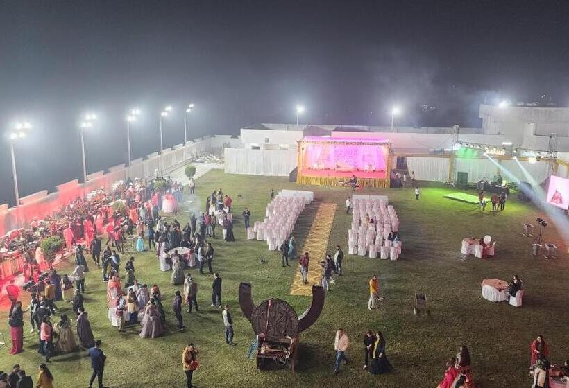 Отель Aanandam Greens