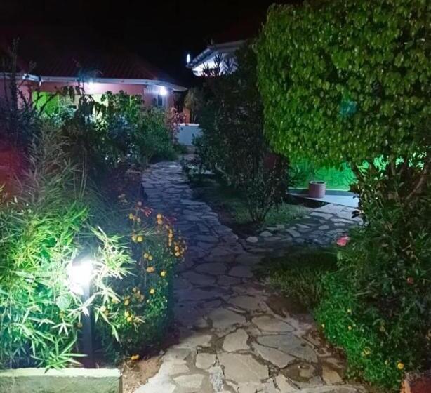 هتل Beri Cottages