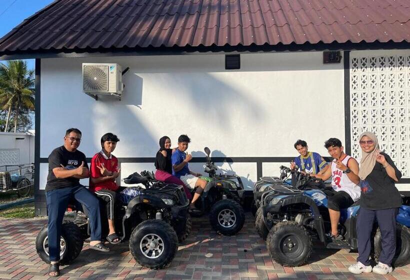 Отель Beruntung Ke Bari Resort @ Pantai Penarik