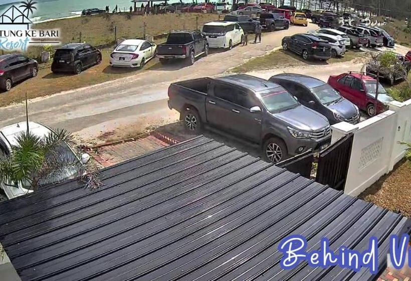 Отель Beruntung Ke Bari Resort @ Pantai Penarik