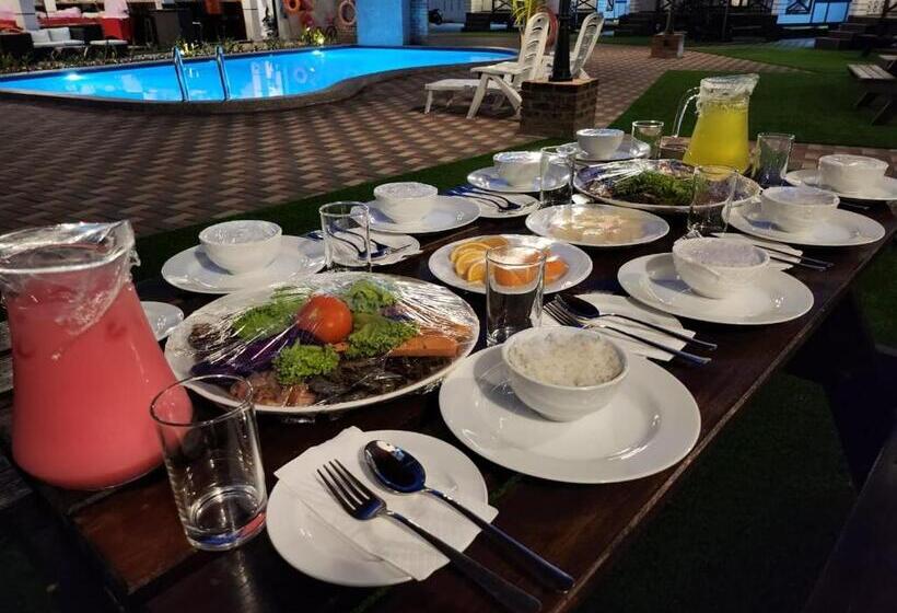 Отель Beruntung Ke Bari Resort @ Pantai Penarik