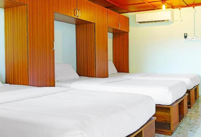 فندق Capital O 90557 Dedsaan Beach Village