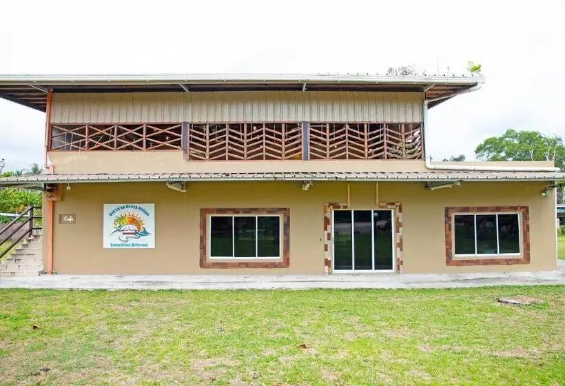 Hotelli Capital O 90557 Dedsaan Beach Village