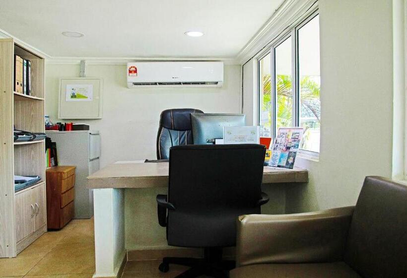 فندق Capital O 90557 Dedsaan Beach Village