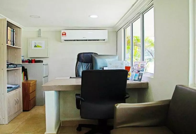 Hotelli Capital O 90557 Dedsaan Beach Village