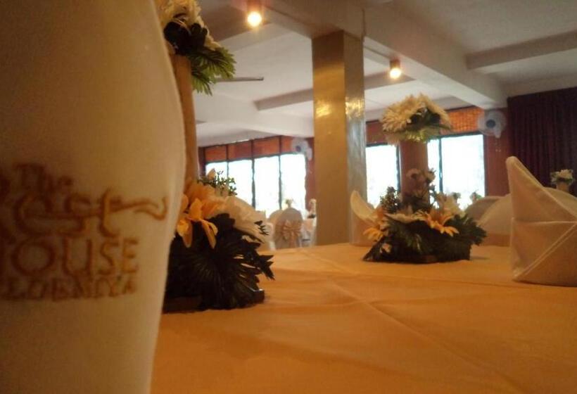 Hotel Rest House   Teldeniya