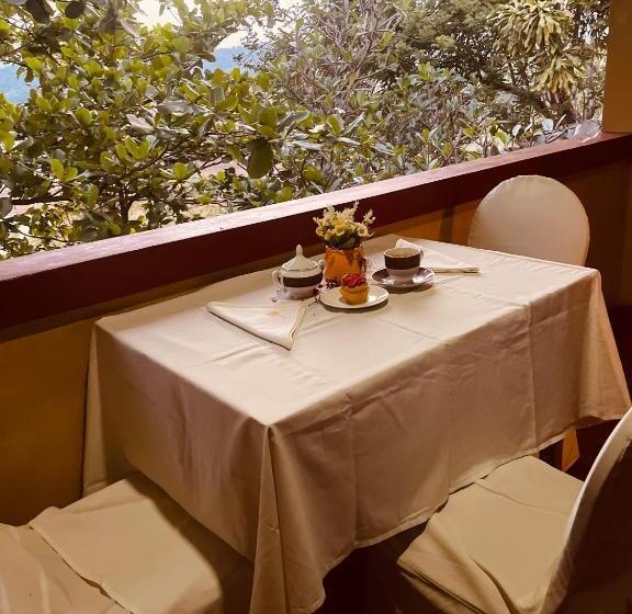 Hotel Rest House   Teldeniya