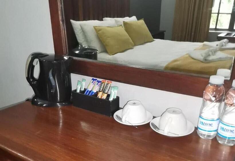 Отель Sanloo Manor Guesthouse