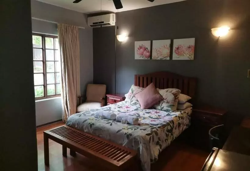 ホテル Sanloo Manor Guesthouse
