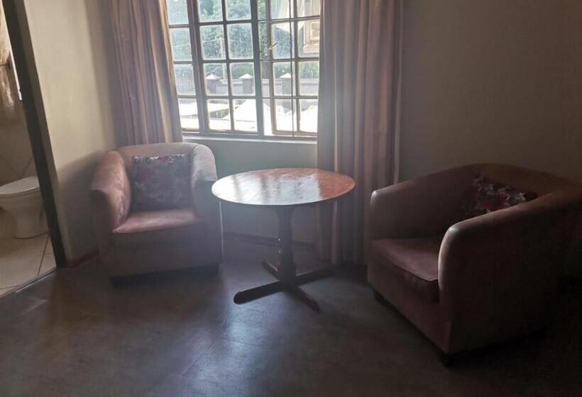 Отель Sanloo Manor Guesthouse