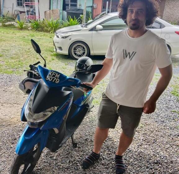 モーテル Alza Budgetstay