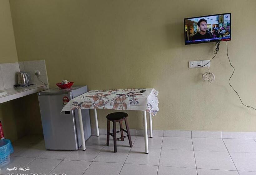 モーテル Alza Budgetstay