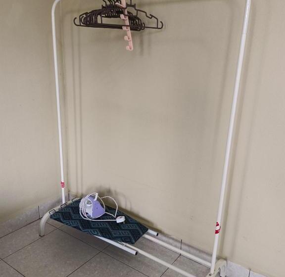 モーテル Alza Budgetstay