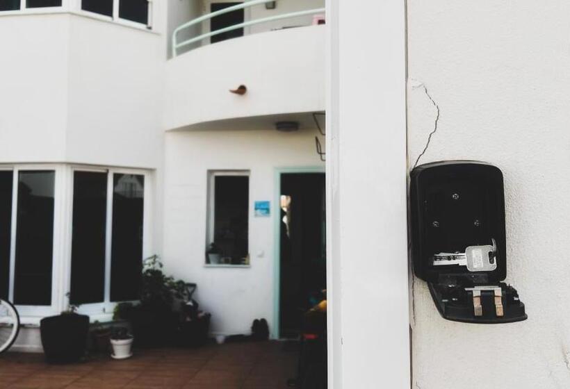 פנסיון Kauri Nomad Surf & Kite House