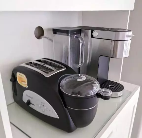 پانسیون Private, Spacious, & Bright Home