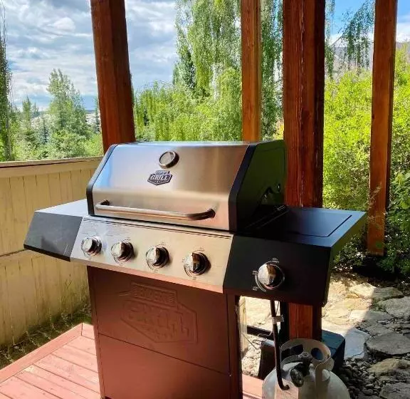 پانسیون Private, Spacious, & Bright Home