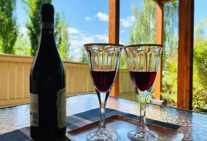 پانسیون Private, Spacious, & Bright Home