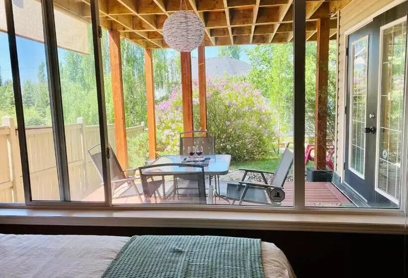 پانسیون Private, Spacious, & Bright Home