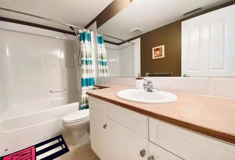 پانسیون Private, Spacious, & Bright Home