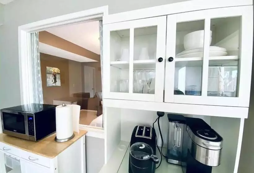 پانسیون Private, Spacious, & Bright Home