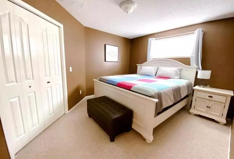 پانسیون Private, Spacious, & Bright Home