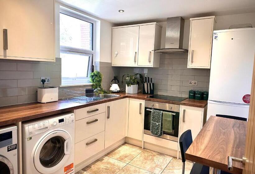 پانسیون Room With Private Bathroom/tv