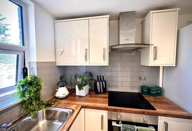 پانسیون Room With Private Bathroom/tv